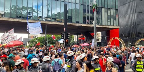 Em várias capitais, manifestantes vão às ruas contra PL da Dosimetria Em várias capitais, manifestantes vão às ruas contra PL da Dosimetria