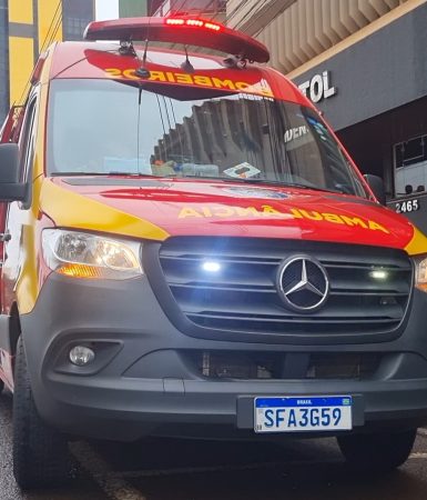 Idosa de 71 anos quebra o braço após acidente com escada na Rua Paraná Imagem referente a Idosa de 71 anos quebra o braço após acidente com escada na Rua Paraná