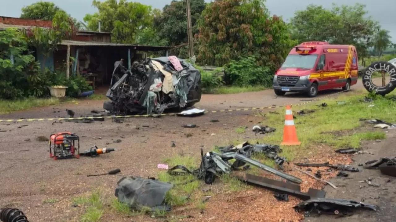 Mãe e filha do Paraná morrem em trágico acidente no Mato Grosso do Sul Imagem referente a Mãe e filha do Paraná morrem em trágico acidente no Mato Grosso do Sul