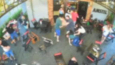 Imagens fortes: câmera flagra briga violenta em quiosque na Avenida Tancredo Neves Imagem referente a Imagens fortes: câmera flagra briga violenta em quiosque na Avenida Tancredo Neves