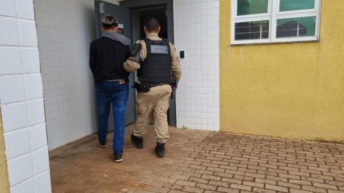 Jovem é detido com tabletes de maconha em ônibus na BR-369 Imagem referente a Jovem é detido com tabletes de maconha em ônibus na BR-369