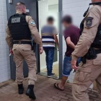 Homem chama amigo para incomodar a ex-mulher e os dois acabam na Delegacia Imagem referente a Homem chama amigo para incomodar a ex-mulher e os dois acabam na Delegacia