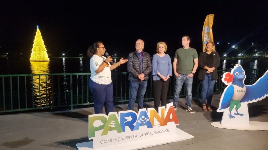 Beth Leal explica atraso no acendimento da Árvore Flutuante no Lago Municipal