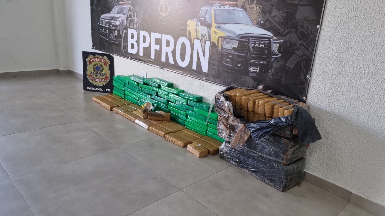BPFron apreende cerca de 100 kg de maconha em Fiat Uno BPFron apreende cerca de 100 kg de maconha em Fiat Uno