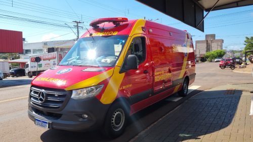 Colisão entre carro e moto deixa jovem de 26 anos ferida no Santa Cruz Imagem referente a Colisão entre carro e moto deixa jovem de 26 anos ferida no Santa Cruz