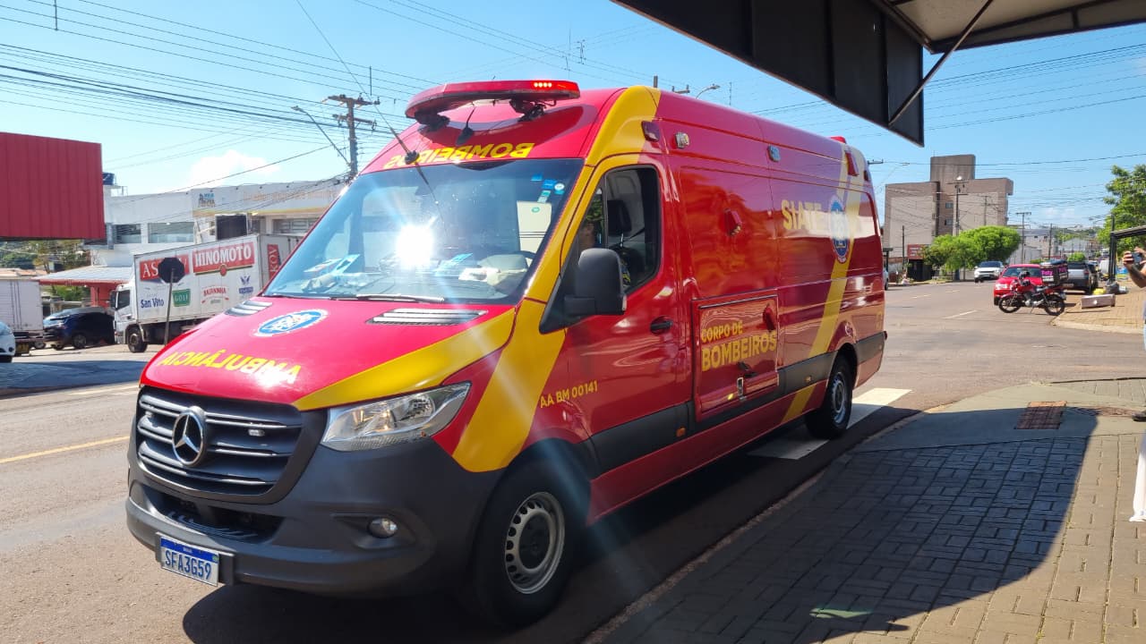 Colisão entre carro e moto deixa jovem de 26 anos ferida no Santa Cruz Colisão entre carro e moto deixa jovem de 26 anos ferida no Santa Cruz