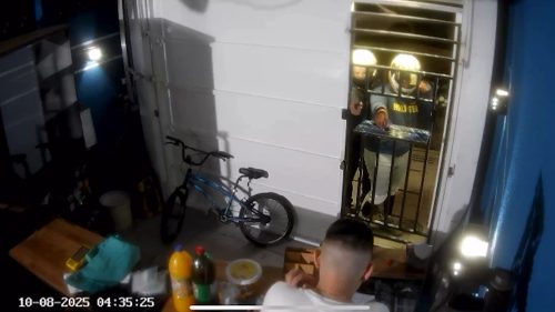 Polícia Civil divulga vídeo de tentativa de homicídio em distribuidora de bebidas Polícia Civil divulga vídeo de tentativa de homicídio em distribuidora de bebidas
