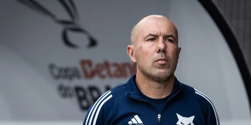 Cruzeiro anuncia saída de Leonardo Jardim após revés na Copa do Brasil Cruzeiro anuncia saída de Leonardo Jardim após revés na Copa do Brasil