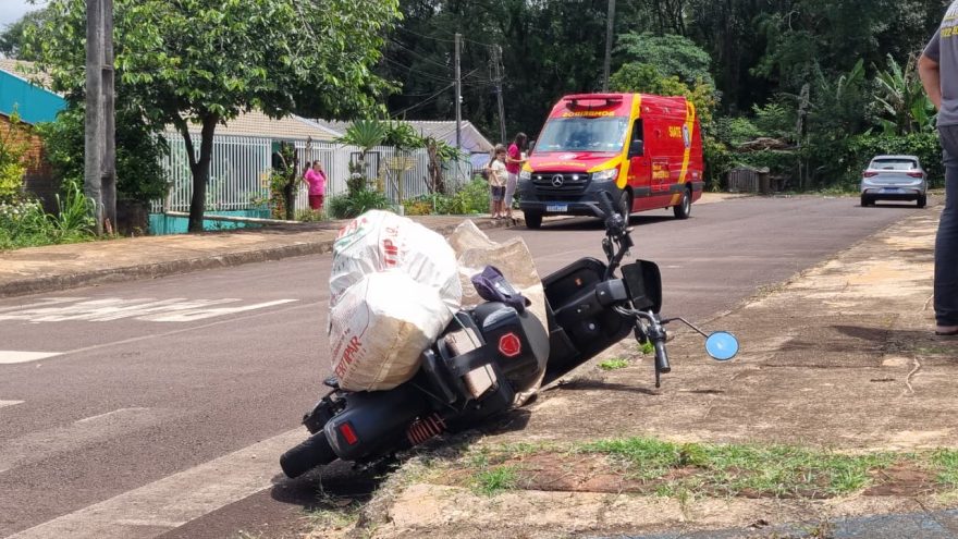 Com moto elétrica, homem fica ferido em acidente no Nova Cidade