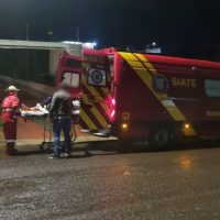 Imagem referente a Idosa de 80 anos é levada à casa hospitalar após sofrer queda em residência no Cancelli