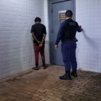 Imagem referente a Homem é flagrado furtando posto de saúde e vai parar na delegacia