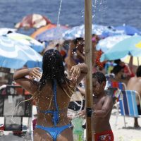 Rio terá muito calor hoje, mas tempo mudará com chegada de frente fria Imagem referente a Rio terá muito calor hoje, mas tempo mudará com chegada de frente fria
