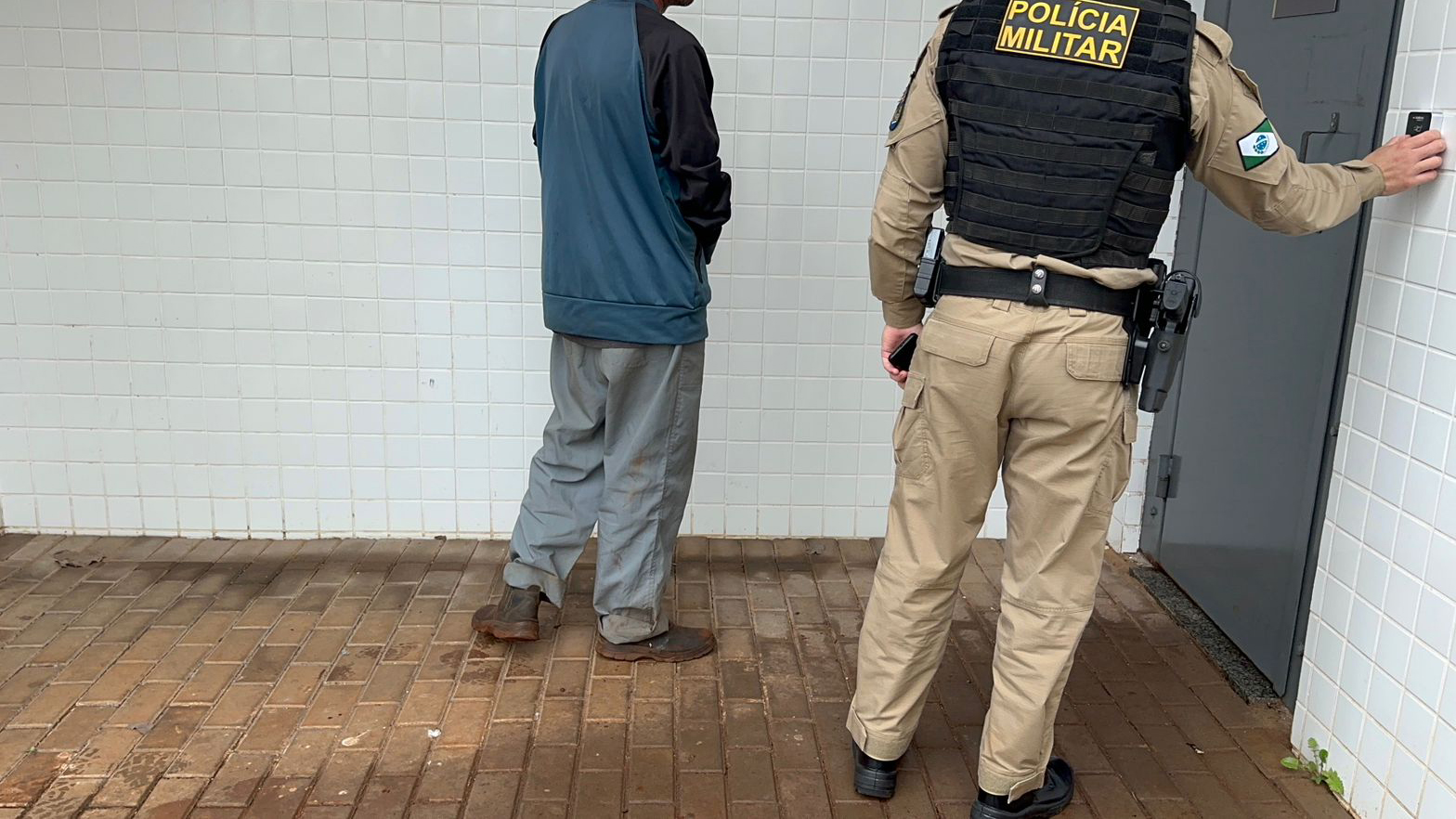 Homem é preso após ameaçar ex-mulher com faca e exigir retomada do relacionamento