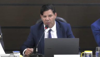 “Tá bravo? Problema é teu!”: discussão entre vereadores agita sessão Imagem referente a “Tá bravo? Problema é teu!”: discussão entre vereadores agita sessão