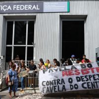 Imagem referente a Moradores da Favela do Moinho protestam contra demolições e despejos