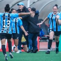 Imagem referente a Com emoção, Grêmio e Flamengo avançam à final da Copinha Feminina