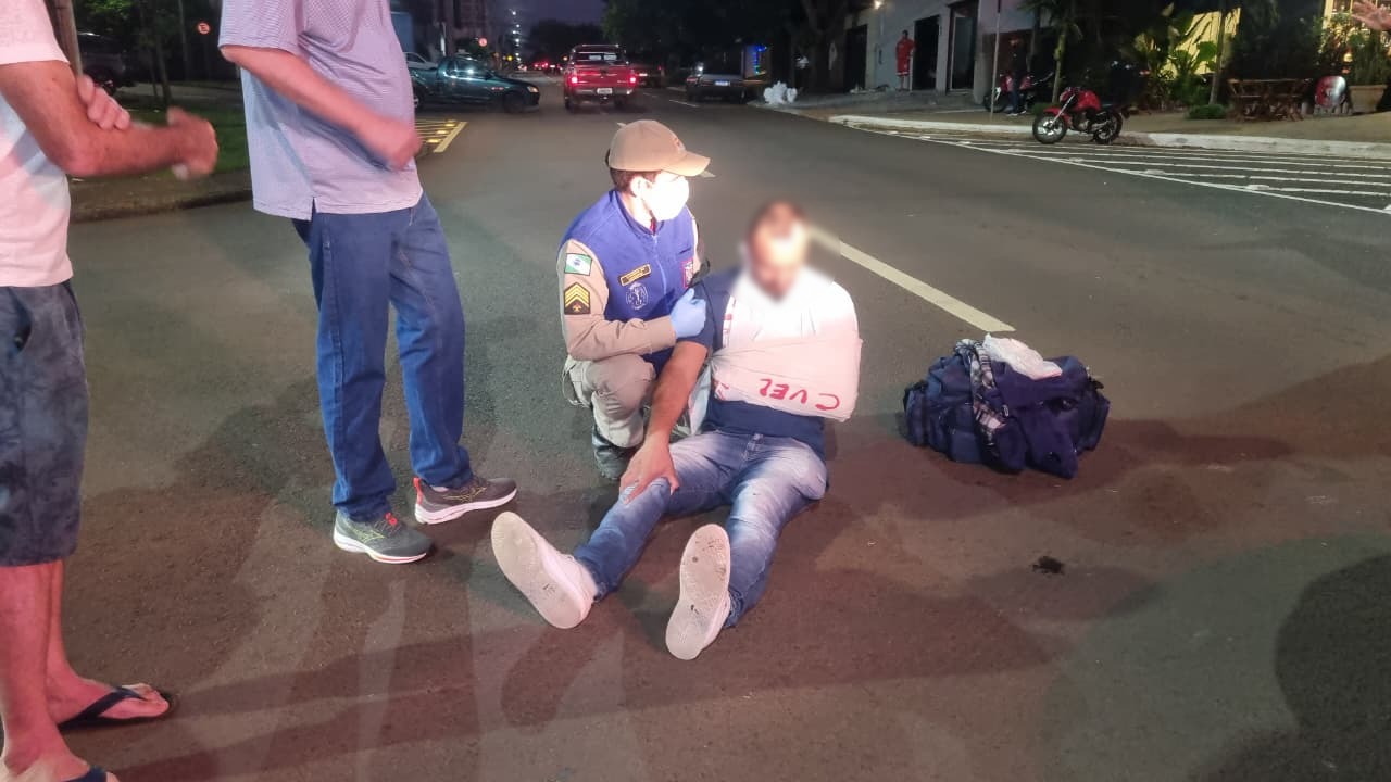 Entregador fica ferido ao se envolver em acidente no Bairro Coqueiral