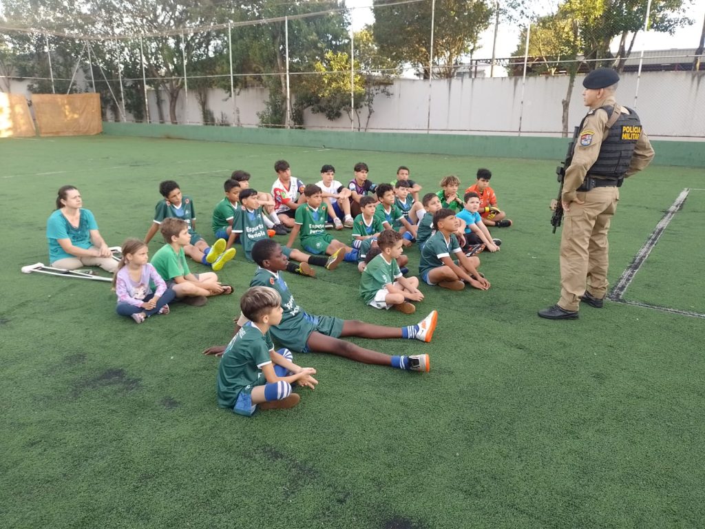 Visita especial: Tenente-Coronel Divonsir ministra palestra motivacional para jovens atletas Visita especial: Tenente-Coronel Divonsir ministra palestra motivacional para jovens atletas