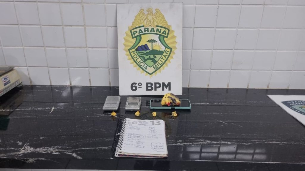 Choque flagra homem com cocaína, balanças e caderno do tráfico no Bairro Cancelli Choque flagra homem com cocaína, balanças e caderno do tráfico no Bairro Cancelli