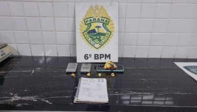 Imagem referente a Choque flagra homem com cocaína, balanças e caderno do tráfico no Bairro Cancelli
