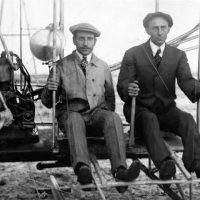 Imagem referente a O Dia dos Irmãos Wright relembra marcos e controvérsias da aviação