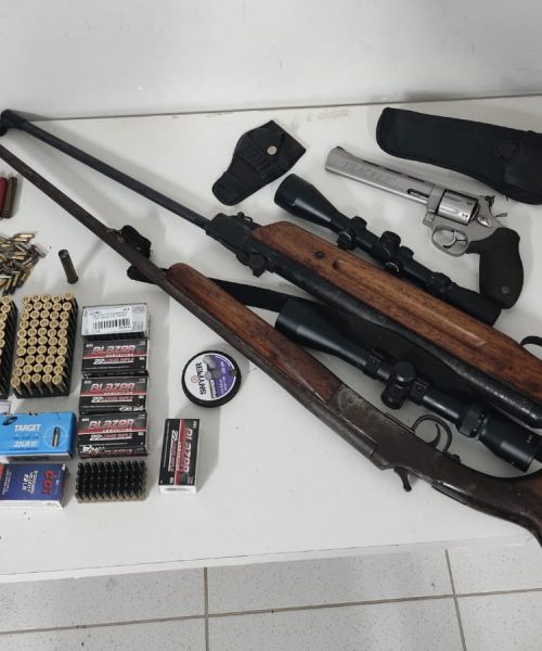 “Após a gente fazer sexo, eu vou acabar com você”: Homem é preso por violência doméstica e posse irregular de armas de fogo Imagem referente a “Após a gente fazer sexo, eu vou acabar com você”: Homem é preso por violência doméstica e posse irregular de armas de fogo