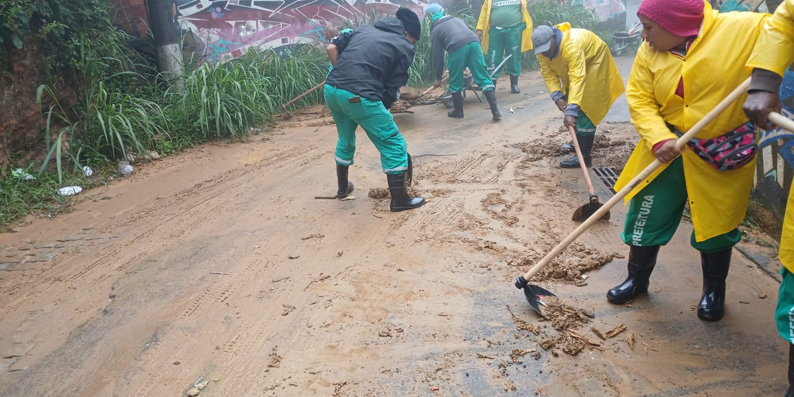 Temporal faz Petrópolis emitir alerta extremo e fechar escolas e lojas Temporal faz Petrópolis emitir alerta extremo e fechar escolas e lojas