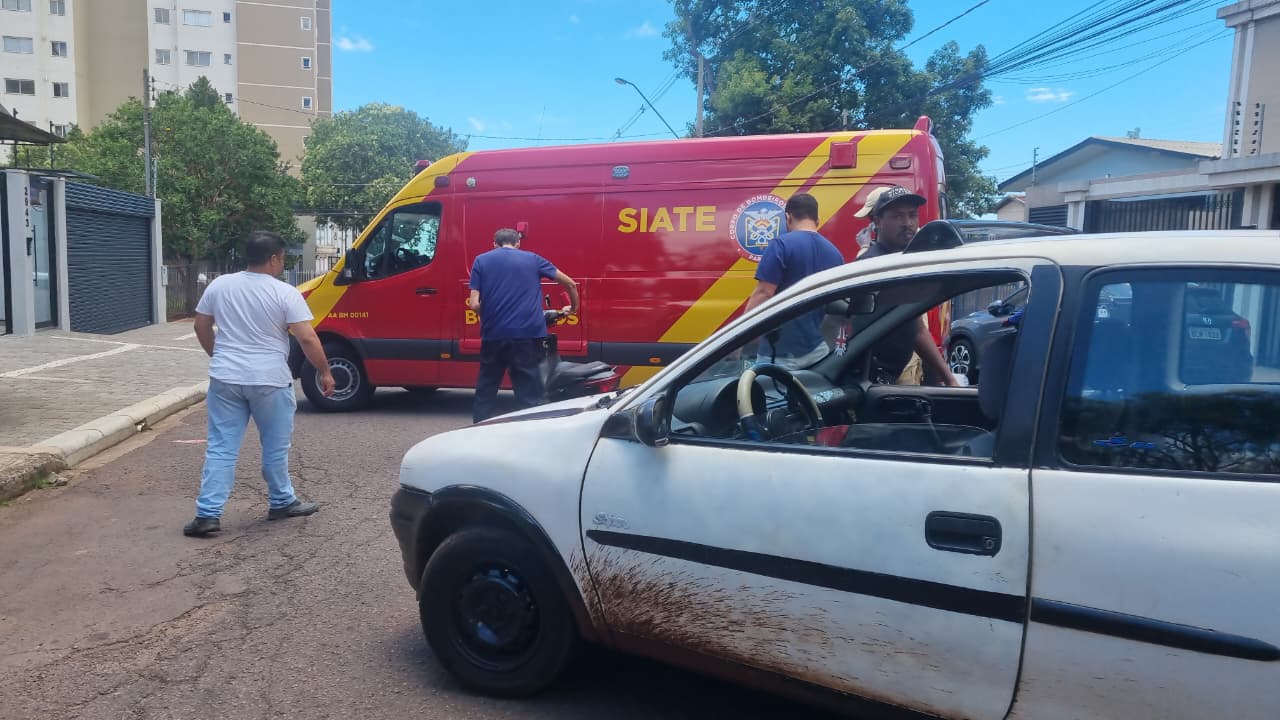 Motociclista fica ferido após colisão com carro na Rua Presidente Bernardes Motociclista fica ferido após colisão com carro na Rua Presidente Bernardes