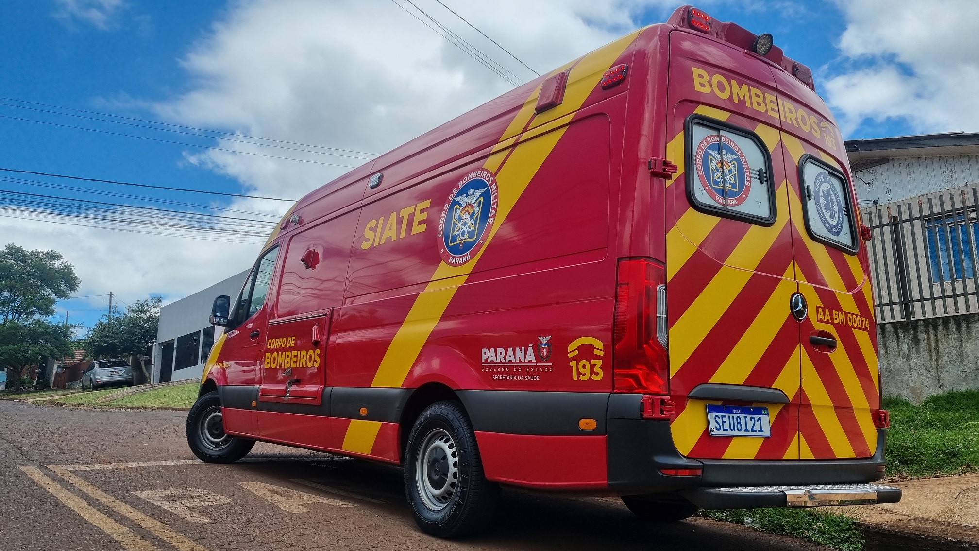 Menina de 10 anos fica ferida após portão cair sobre ela no Bairro Interlagos, em Cascavel Menina de 10 anos fica ferida após portão cair sobre ela no Bairro Interlagos, em Cascavel