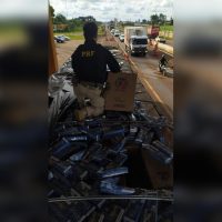 PRF apreende carreta de cigarros na BR-277, em Cascavel Imagem referente a PRF apreende carreta de cigarros na BR-277, em Cascavel