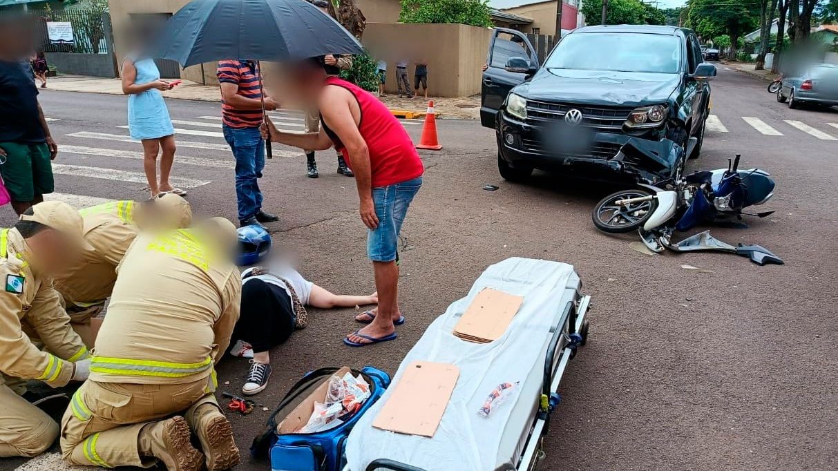 Motociclista sofre fratura na perna após colisão com caminhonete em Toledo Motociclista sofre fratura na perna após colisão com caminhonete em Toledo