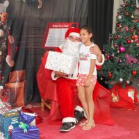 Com muita gratidão e alegria, crianças recebem presentes da campanha Imagem referente a Com muita gratidão e alegria, crianças recebem presentes da campanha