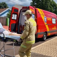 Idosa sofre queda em banheiro e é socorrida pelo Siate em Cascavel Imagem referente a Idosa sofre queda em banheiro e é socorrida pelo Siate em Cascavel