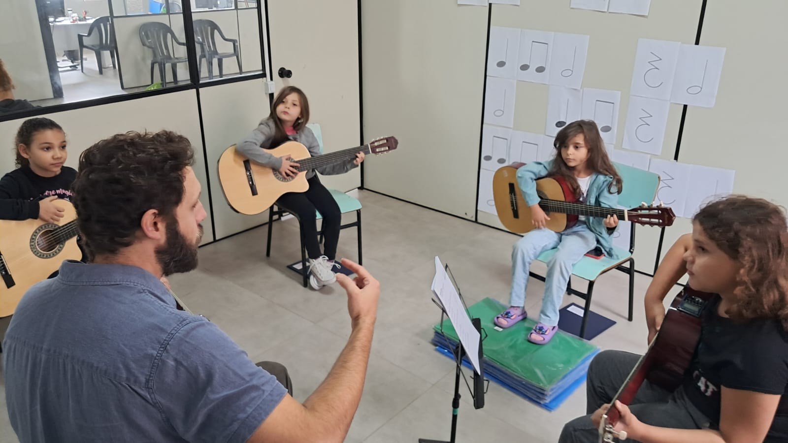 "Artistas em Construção": Alunos do programa sobem ao palco do Teatro Municipal em noite de apresentações "Artistas em Construção": Alunos do programa sobem ao palco do Teatro Municipal em noite de apresentações