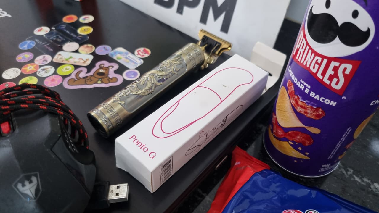 Jovem é preso após furtar guloseimas e vibrador em casa no Morumbi, em Cascavel Jovem é preso após furtar guloseimas e vibrador em casa no Morumbi, em Cascavel
