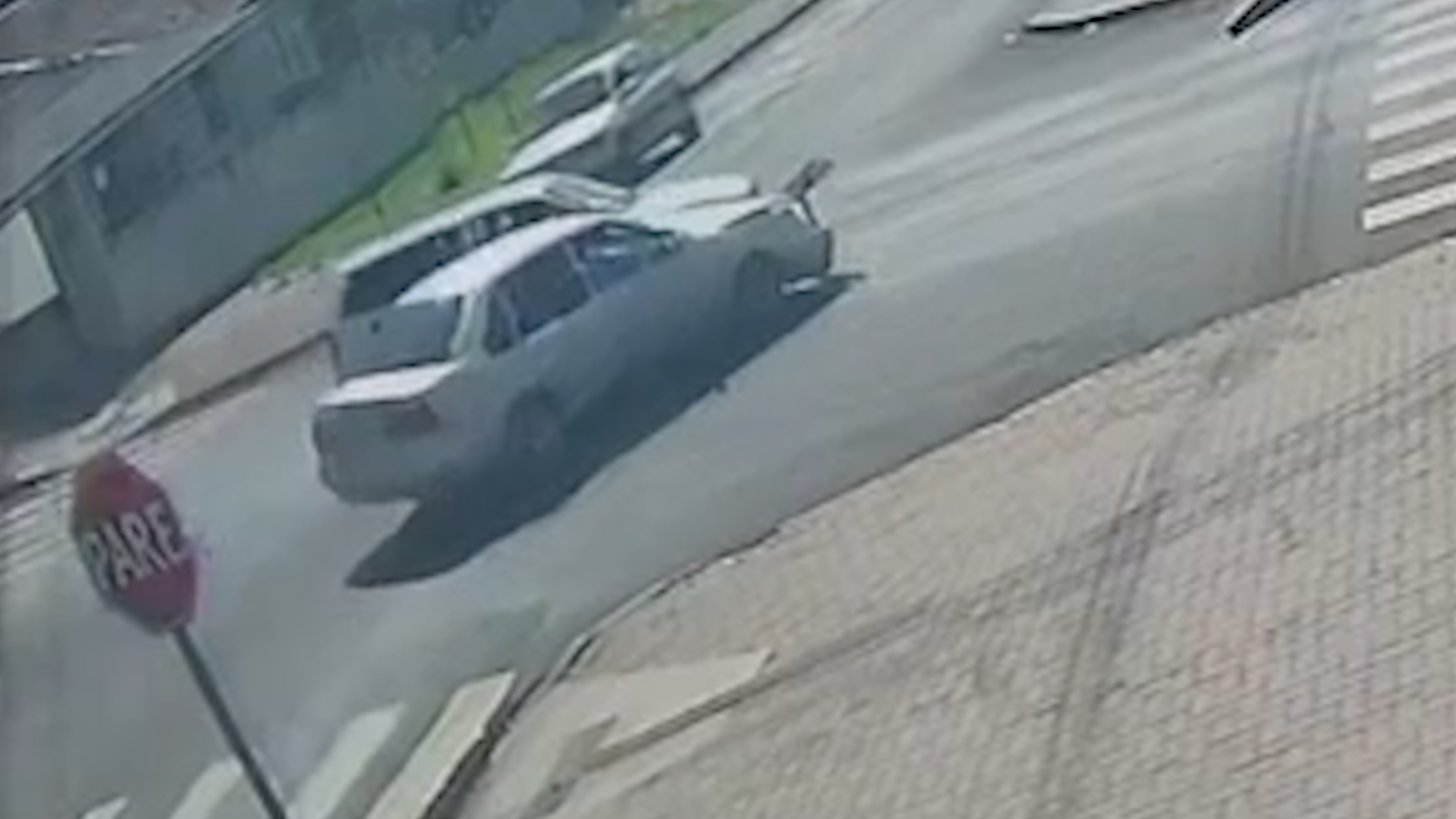 Câmera flagra terceiro acidente no mesmo cruzamento nesta semana em Cascavel Câmera flagra terceiro acidente no mesmo cruzamento nesta semana em Cascavel