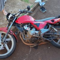 Jovem quebra a perna em acidente entre motos no Conjunto Riviera Imagem referente a Jovem quebra a perna em acidente entre motos no Conjunto Riviera