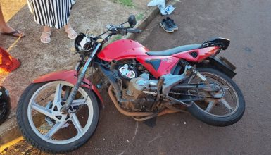 Jovem quebra a perna em acidente entre motos no Conjunto Riviera Imagem referente a Jovem quebra a perna em acidente entre motos no Conjunto Riviera