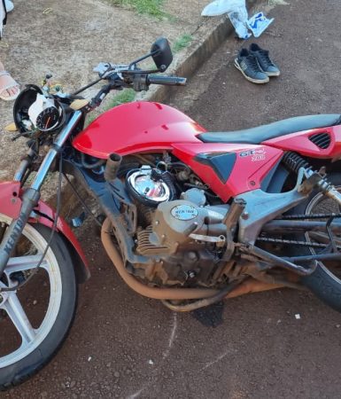 Jovem quebra a perna em acidente entre motos no Conjunto Riviera Imagem referente a Jovem quebra a perna em acidente entre motos no Conjunto Riviera