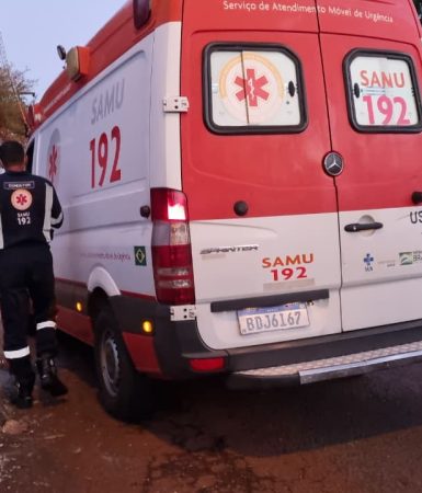 Homem cai em via pública, fere a cabeça e é socorrido pelo Samu no Jardim Bela Vista Imagem referente a Homem cai em via pública, fere a cabeça e é socorrido pelo Samu no Jardim Bela Vista