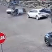 Novas imagens mostram colisão e capotamento no Centro Imagem referente a Novas imagens mostram colisão e capotamento no Centro