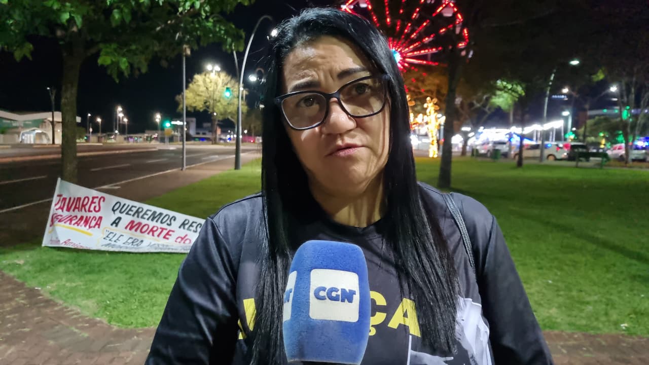 Durante protesto, mãe do vigilante Lucas da Silva faz desabafo: Imagem referente a Durante protesto, mãe do vigilante Lucas da Silva faz desabafo: