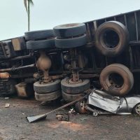 Irmãos e colega morrem esmagados por caminhão na estrada de Monte Azul Imagem referente a Irmãos e colega morrem esmagados por caminhão na estrada de Monte Azul