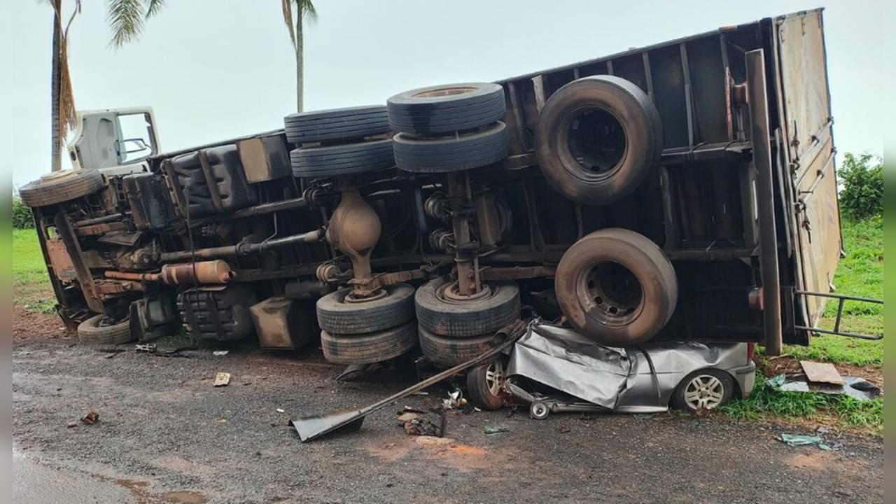 Irmãos e colega morrem esmagados por caminhão na estrada de Monte Azul