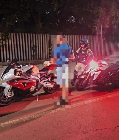 Blitz da PM na região norte: 75 multas, motos apreendidas e documentos vencidos Imagem referente a Blitz da PM na região norte: 75 multas, motos apreendidas e documentos vencidos