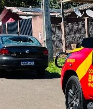 Veículo crivado de tiros é encontrado após disparos no Jardim São Paulo Imagem referente a Veículo crivado de tiros é encontrado após disparos no Jardim São Paulo