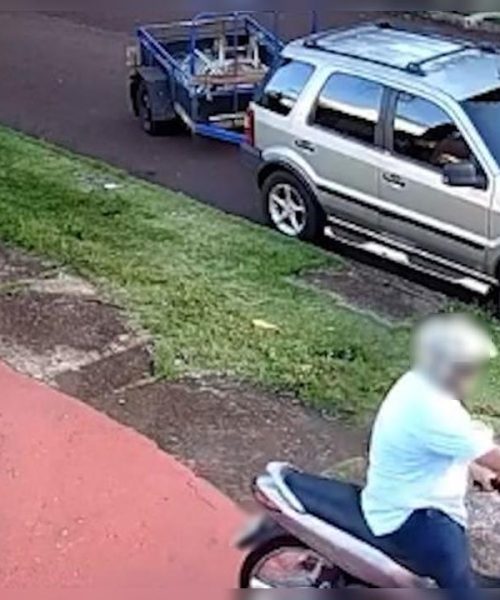 Câmeras flagram atitude incomum de motociclista em frente a casa em Cascavel Imagem referente a Câmeras flagram atitude incomum de motociclista em frente a casa em Cascavel