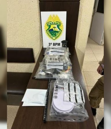 PM cumpre mandado de prisão por tráfico e apreende grande quantidade de drogas em Pato Branco Imagem referente a PM cumpre mandado de prisão por tráfico e apreende grande quantidade de drogas em Pato Branco