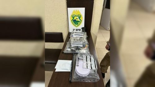 PM cumpre mandado de prisão por tráfico e apreende grande quantidade de drogas em Pato Branco Imagem referente a PM cumpre mandado de prisão por tráfico e apreende grande quantidade de drogas em Pato Branco