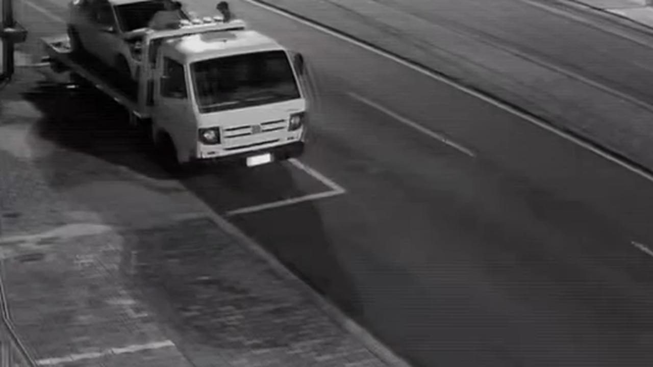 Tentativa de furto no Coqueiral é registrada por câmera de segurança Tentativa de furto no Coqueiral é registrada por câmera de segurança